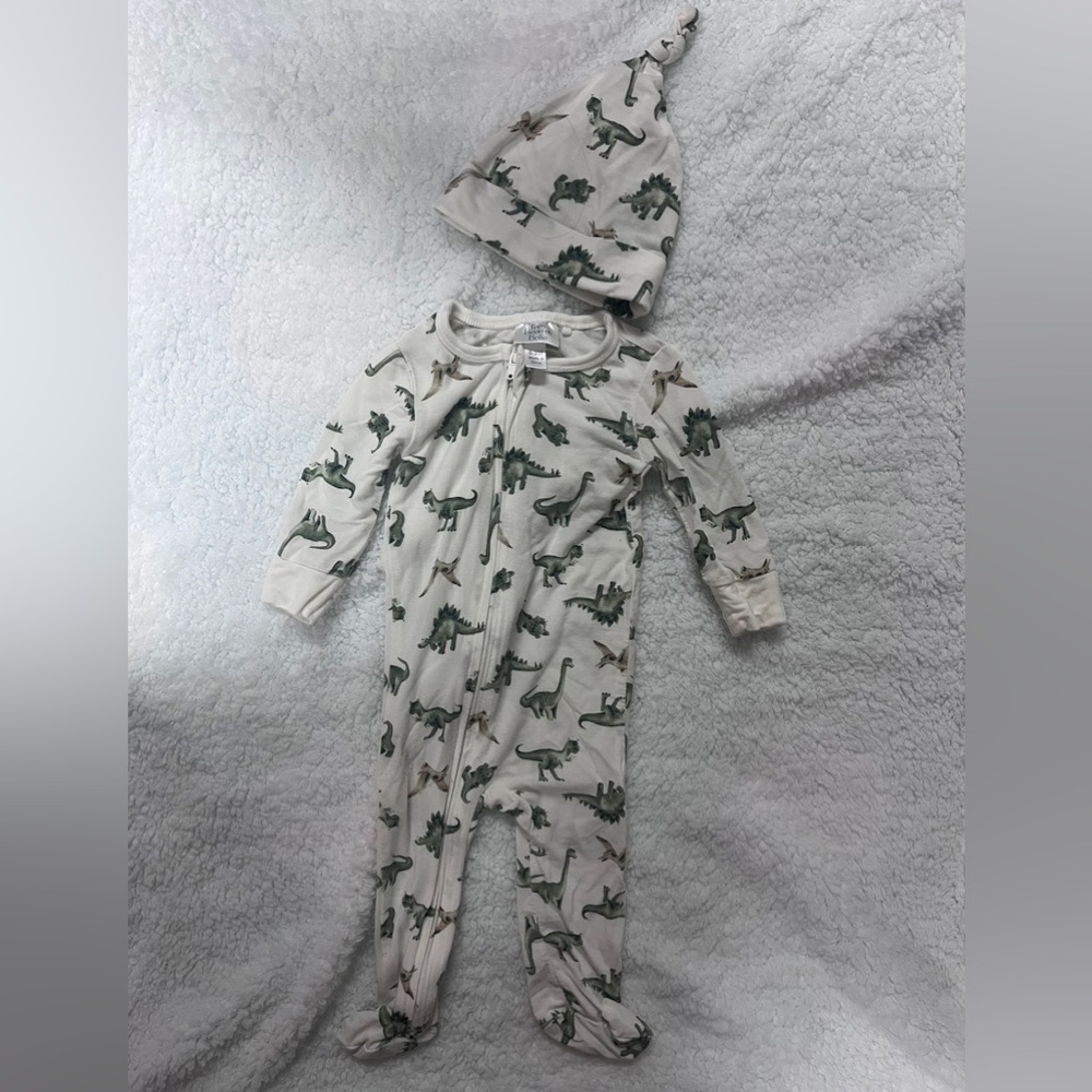 4/40$ Baby Snug Fit White Dino Print Zip Pajamas